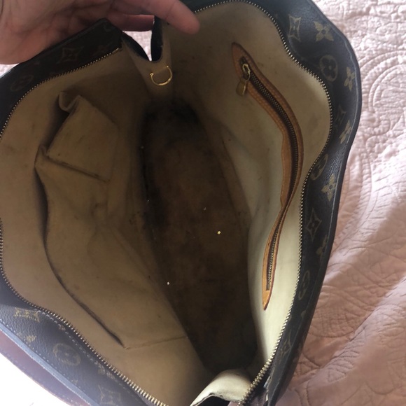 Louis Vuitton tote (it’s real)